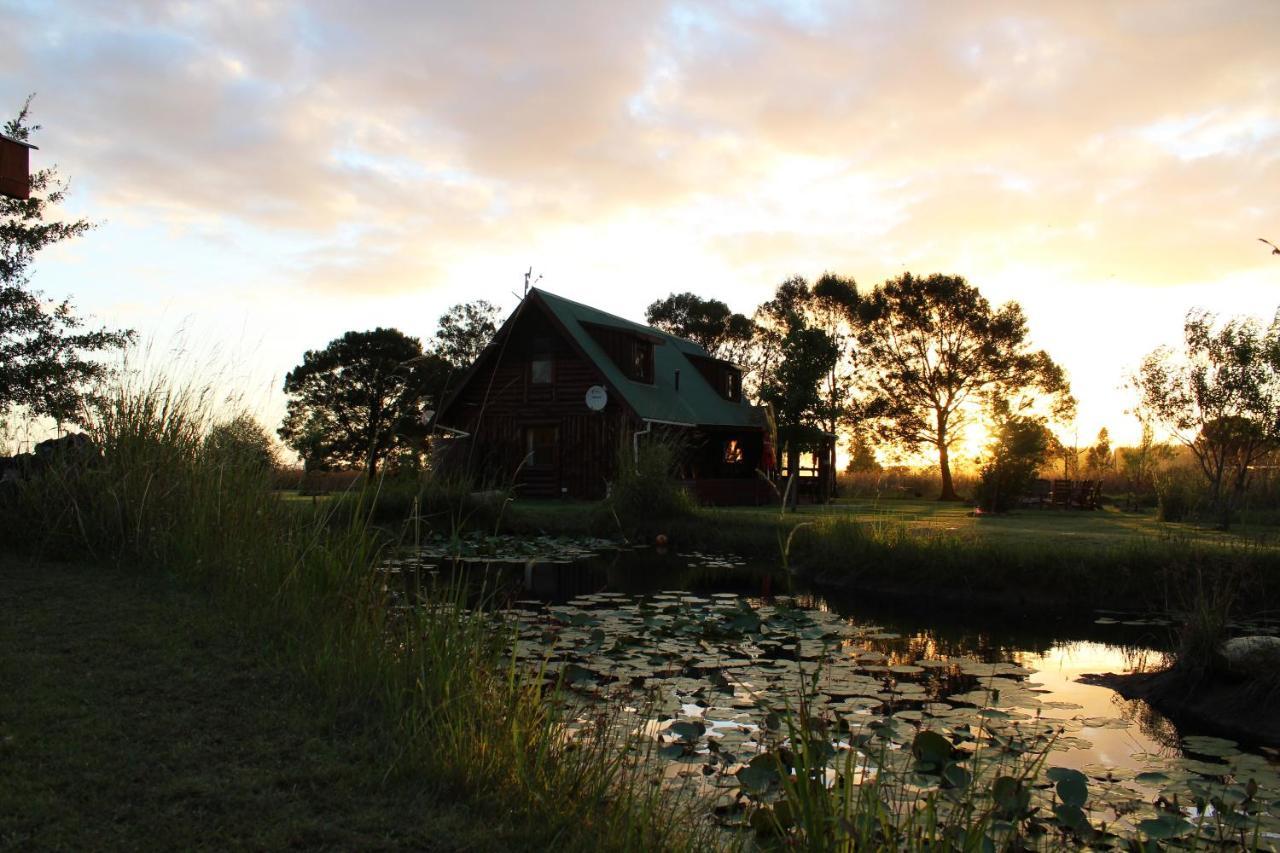 A Log Home At Buffalo Creek Swellendam Exterior photo